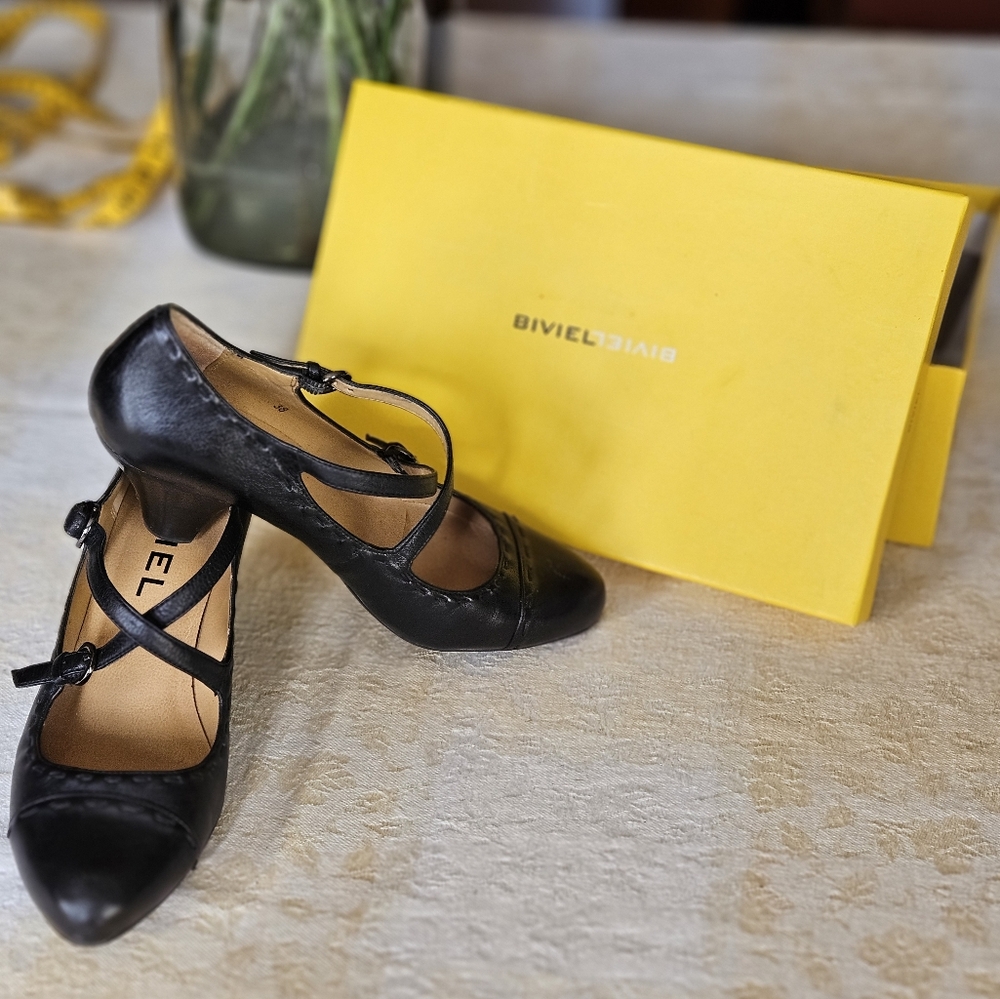 Biviel Cross Strap Shoe, Size 38, Black